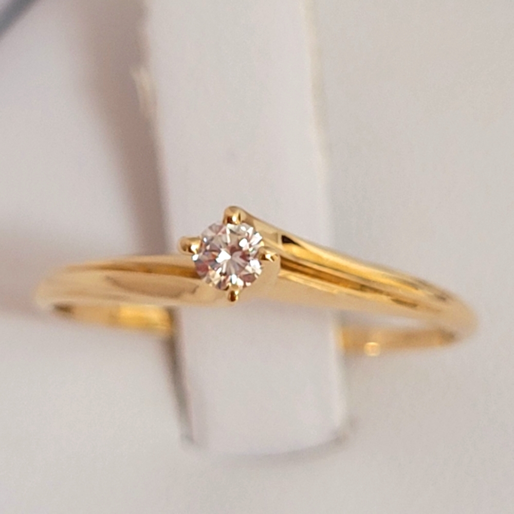 14k Yellow Gold Solitaire Natural 3mm Round Diamond Ring, Approx Size 8.